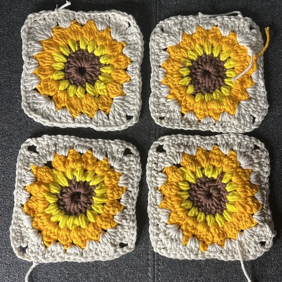 4 granny squares sunflower - Picture 2 of 4